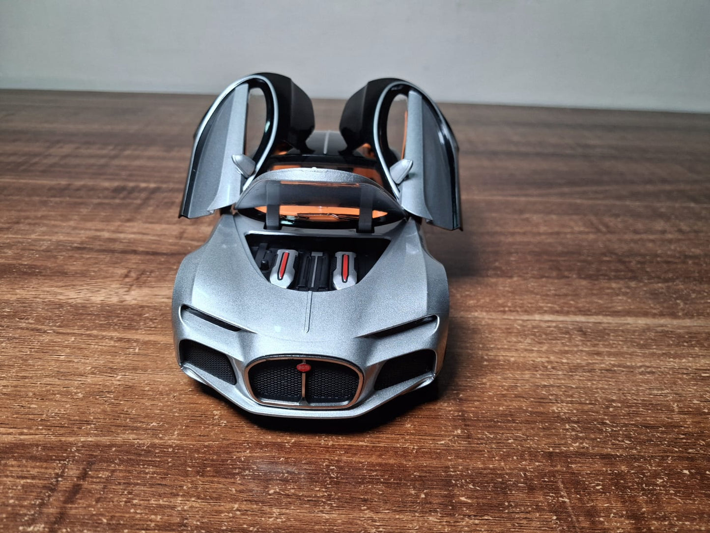 Bugatti Atlantis Diecast Model – 1:24 Scale | Silver & Black | Light, Sound & Movable Tyres