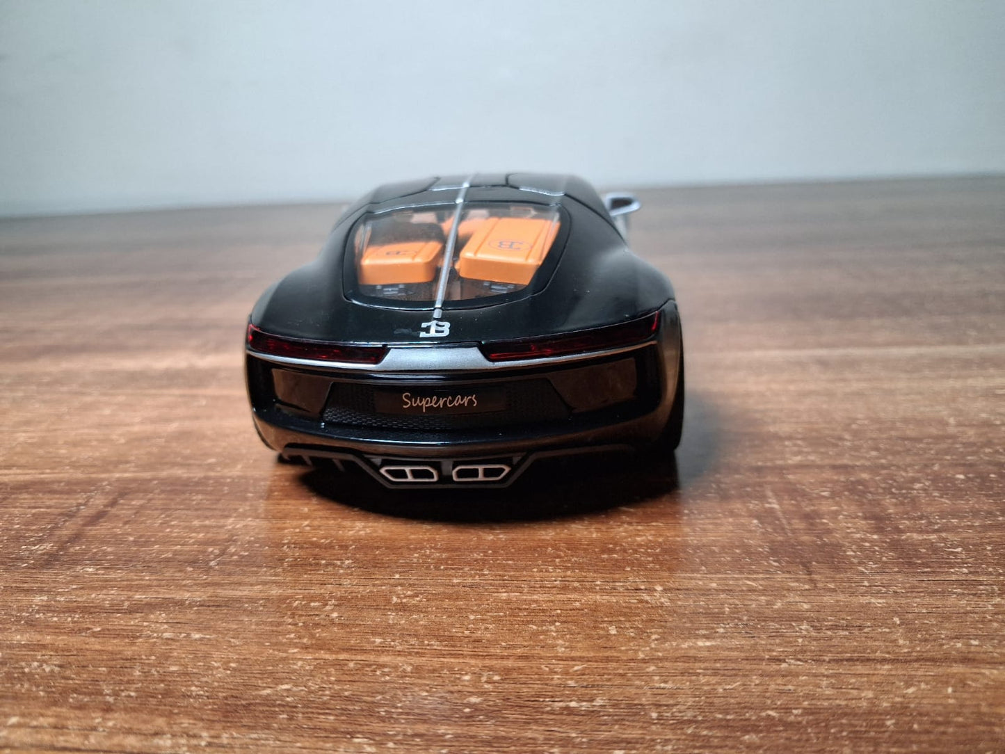 Bugatti Atlantis Diecast Model – 1:24 Scale | Silver & Black | Light, Sound & Movable Tyres