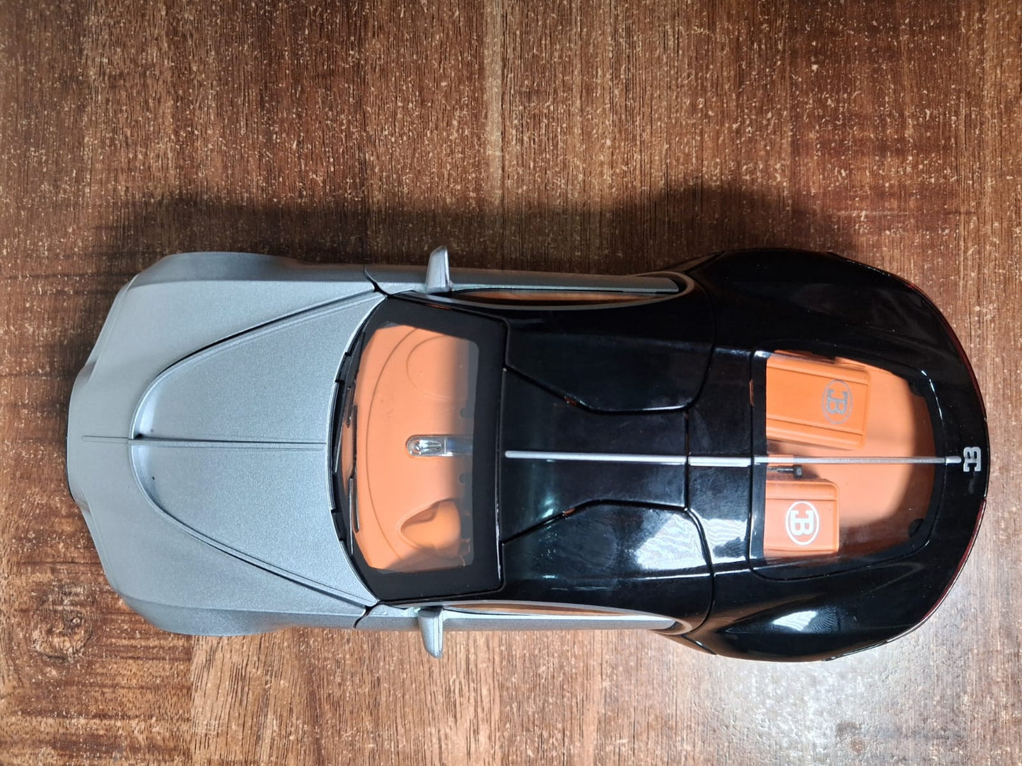 Bugatti Atlantis Diecast Model – 1:24 Scale | Silver & Black | Light, Sound & Movable Tyres