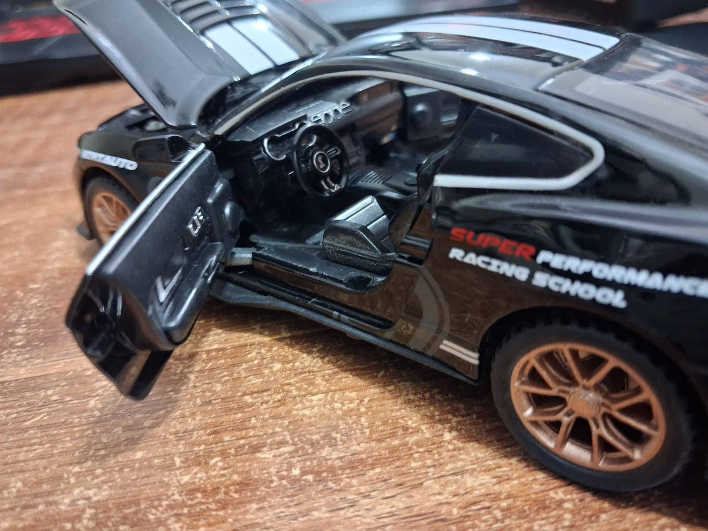 1:32 Scale GT500 Shelby Die-Cast Car – Pullback Action & Opening Doors