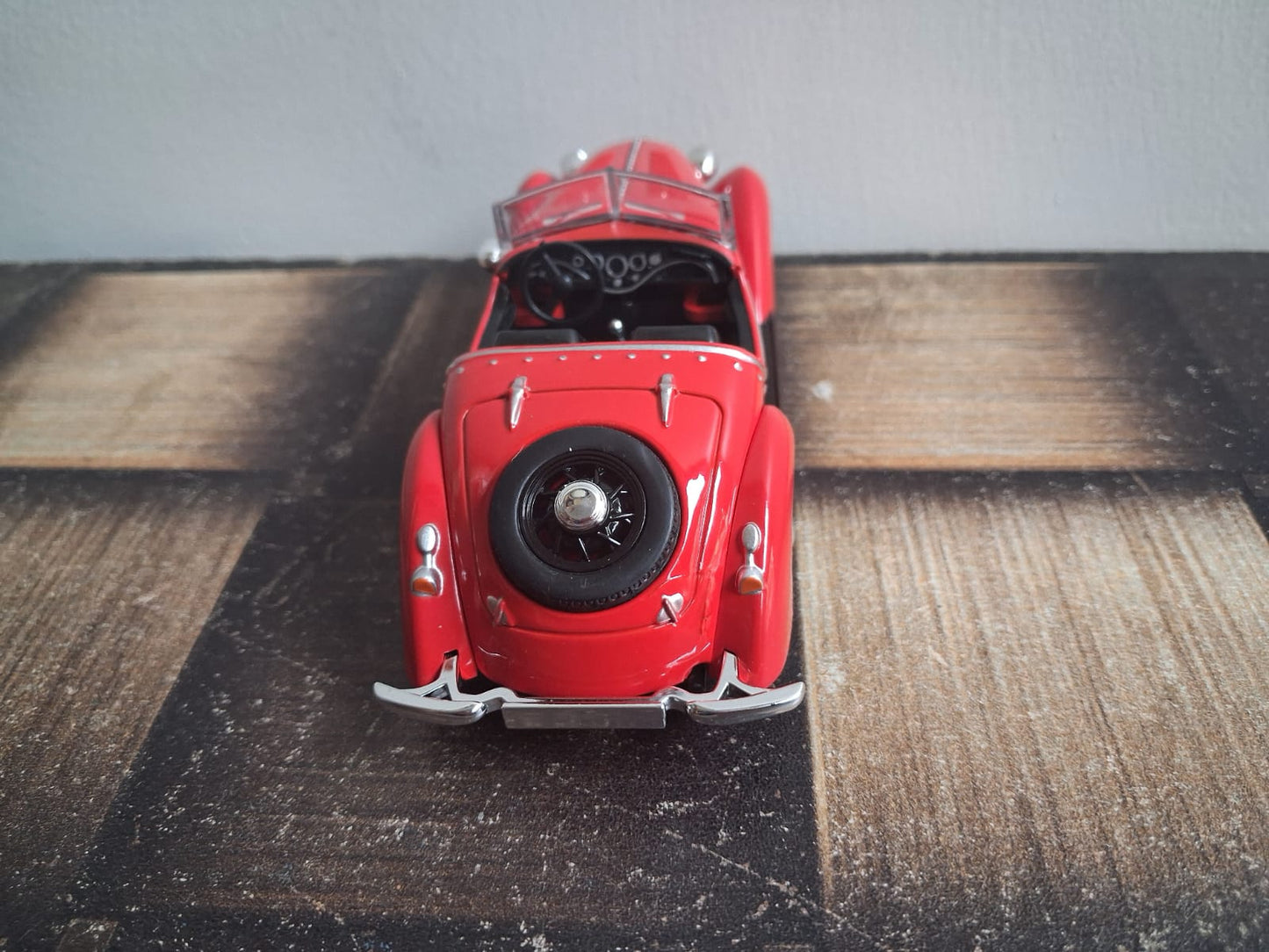 1:32 Audi Rover Wanderer W25K Classic Die-Cast Model Car – Light, Sound & Pull-Back Action (Red, Black, White)