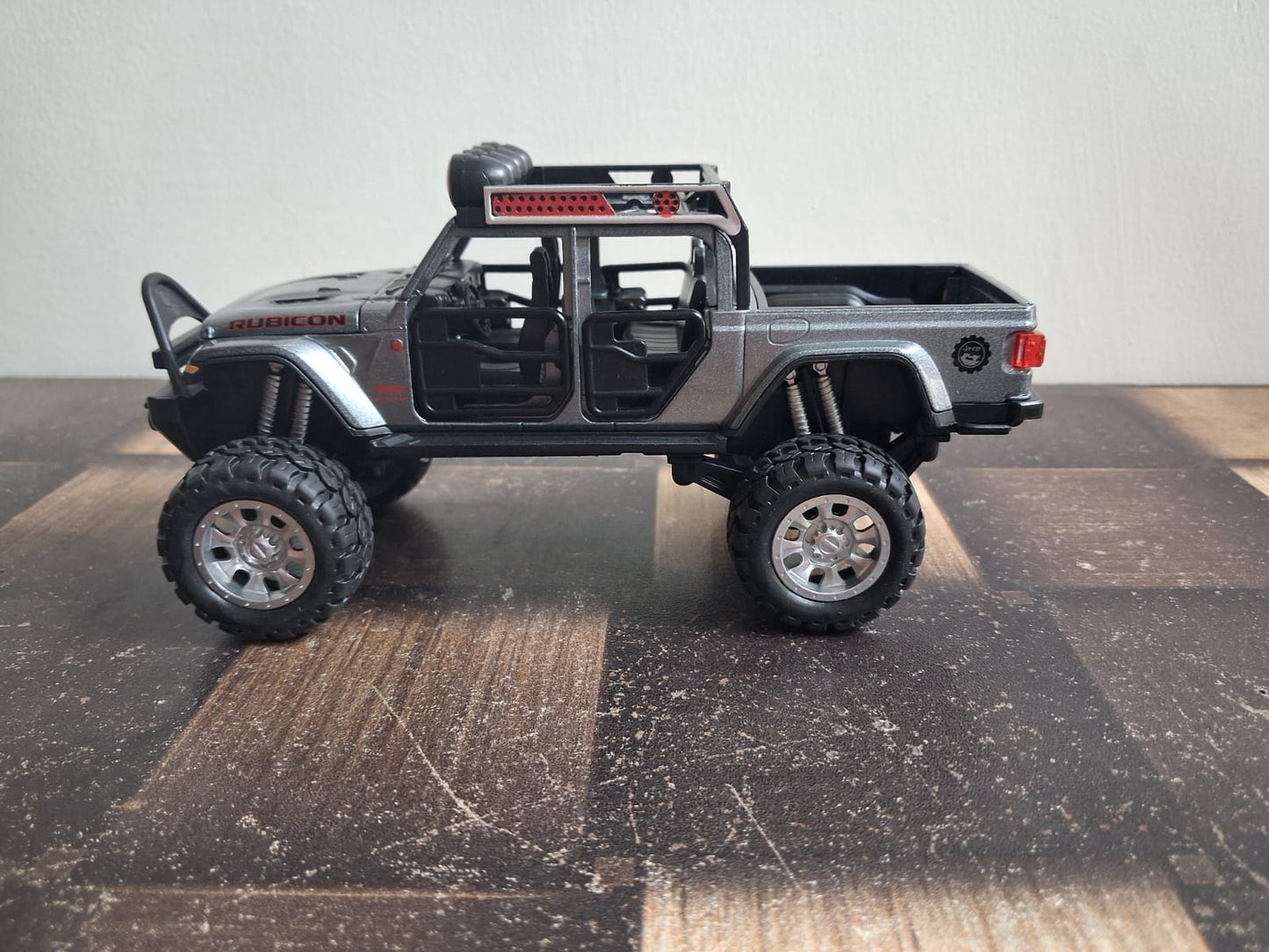 1:32 Off-Road SUV Die-Cast Model – Rugged Jeep Style with Light, Sound & Pull-Back (Grey)