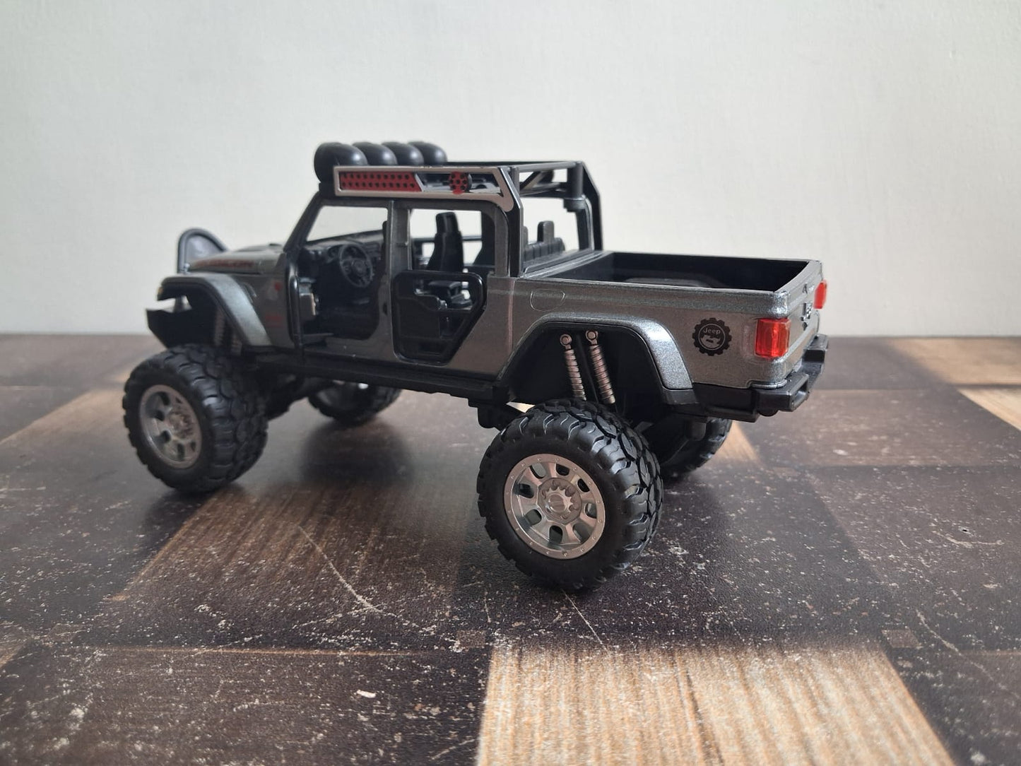 1:32 Off-Road SUV Die-Cast Model – Rugged Jeep Style with Light, Sound & Pull-Back (Grey)