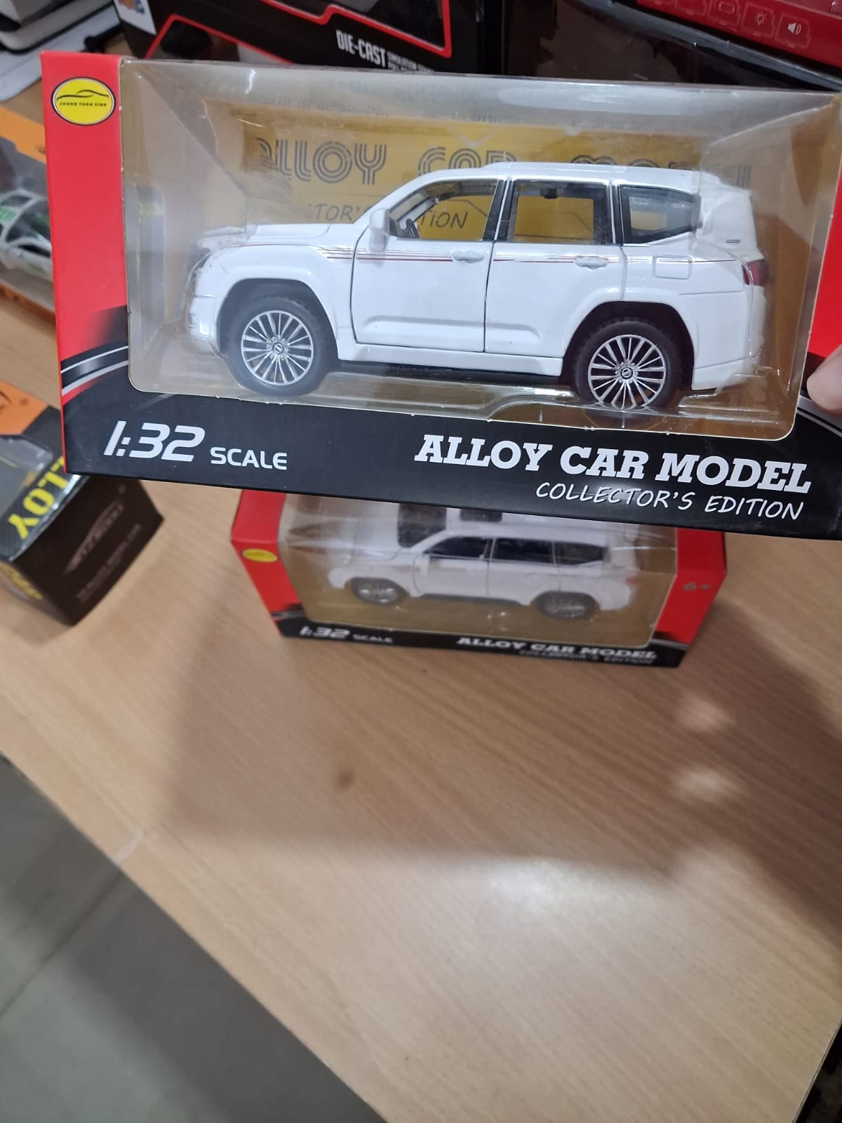 1:32 Toyota Land Cruiser Die-Cast Model – Light, Sound & Pull-Back Action (Black)