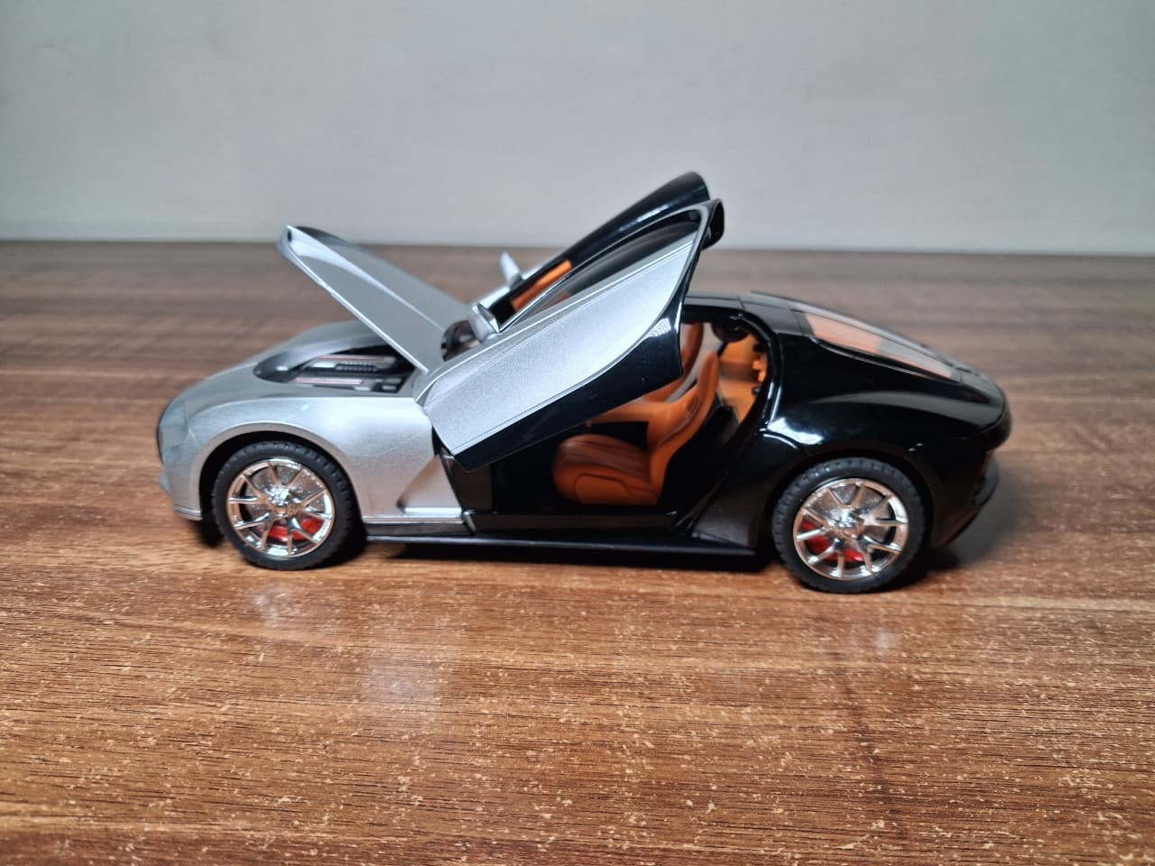Bugatti Atlantis Diecast Model – 1:24 Scale | Silver & Black | Light, Sound & Movable Tyres