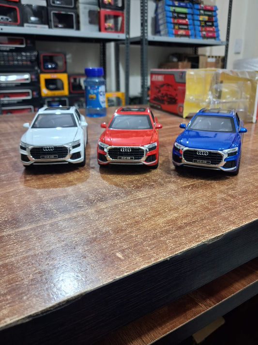 Audi Q8 Die-Cast Model Car – 1:32 Scale | Pullback Action | Light & Sound