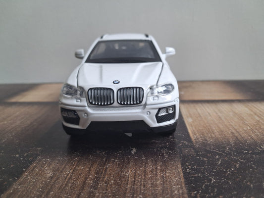 1:32 BMW X6 Die-Cast Model Car – Light, Sound & Pull-Back Action (White)