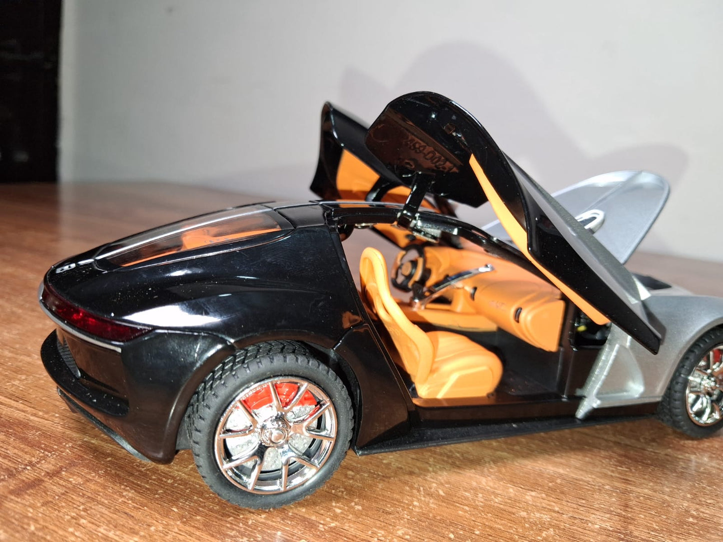 Bugatti Atlantis Diecast Model – 1:24 Scale | Silver & Black | Light, Sound & Movable Tyres