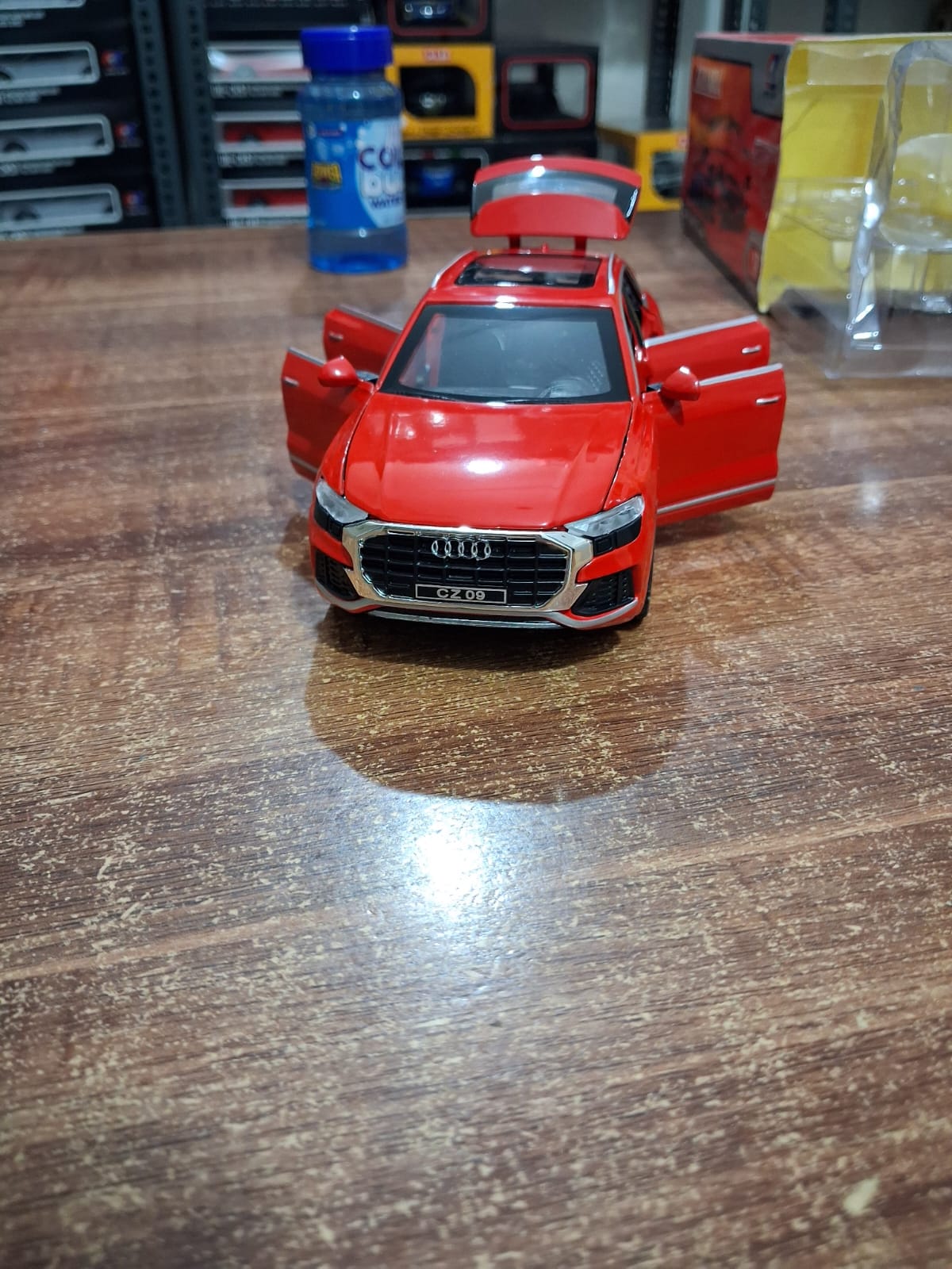Audi Q8 Die-Cast Model Car – 1:32 Scale | Pullback Action | Light & Sound