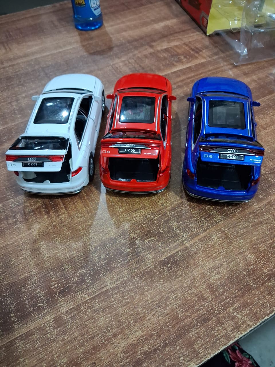 Audi Q8 Die-Cast Model Car – 1:32 Scale | Pullback Action | Light & Sound
