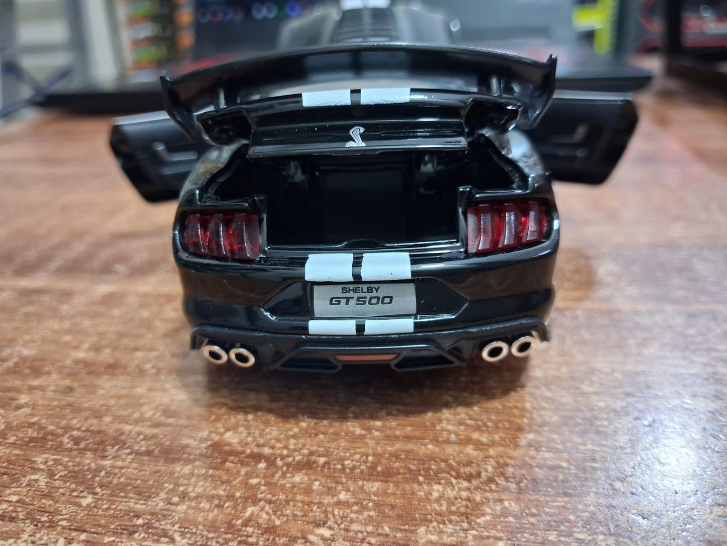 1:32 Scale GT500 Shelby Die-Cast Car – Pullback Action & Opening Doors