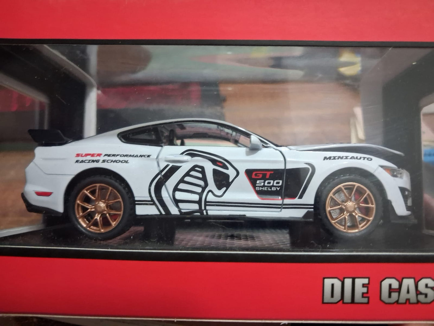 1:32 Scale GT500 Shelby Die-Cast Car – Pullback Action & Opening Doors