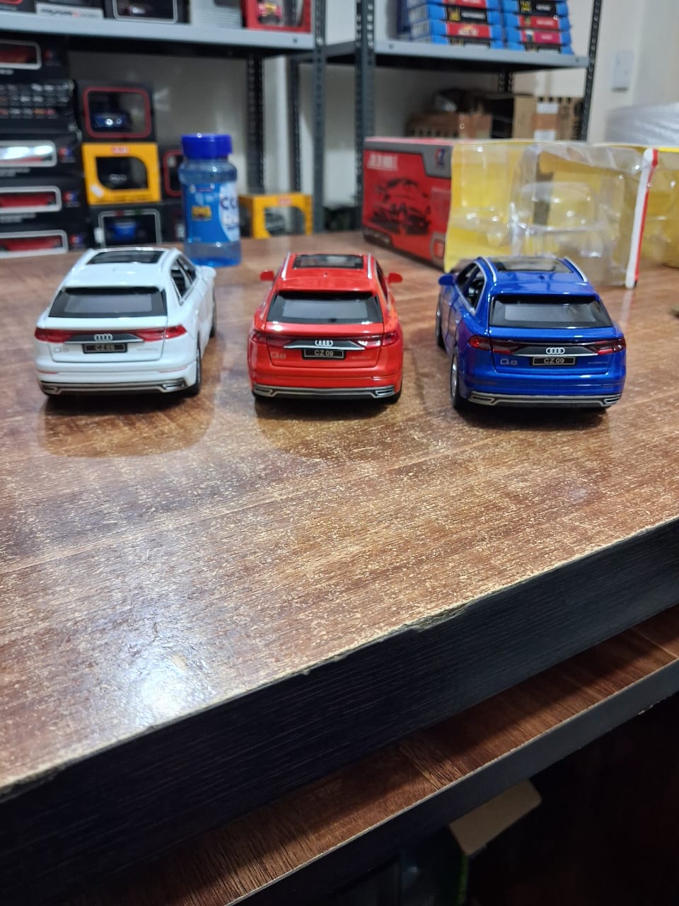 Audi Q8 Die-Cast Model Car – 1:32 Scale | Pullback Action | Light & Sound