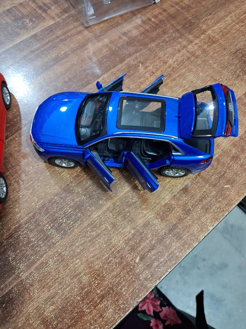 Audi Q8 Die-Cast Model Car – 1:32 Scale | Pullback Action | Light & Sound