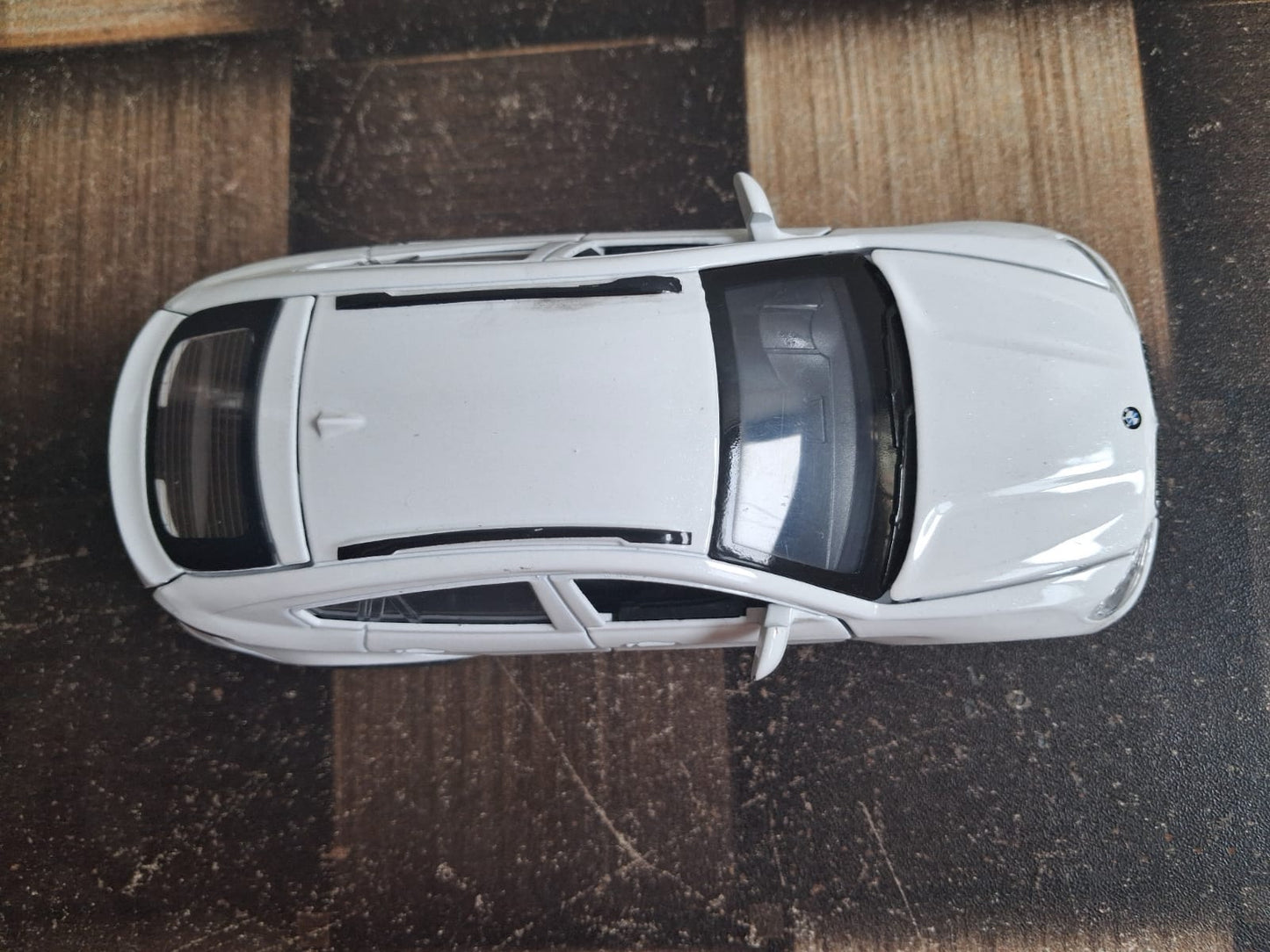 1:32 BMW X6 Die-Cast Model Car – Light, Sound & Pull-Back Action (White)