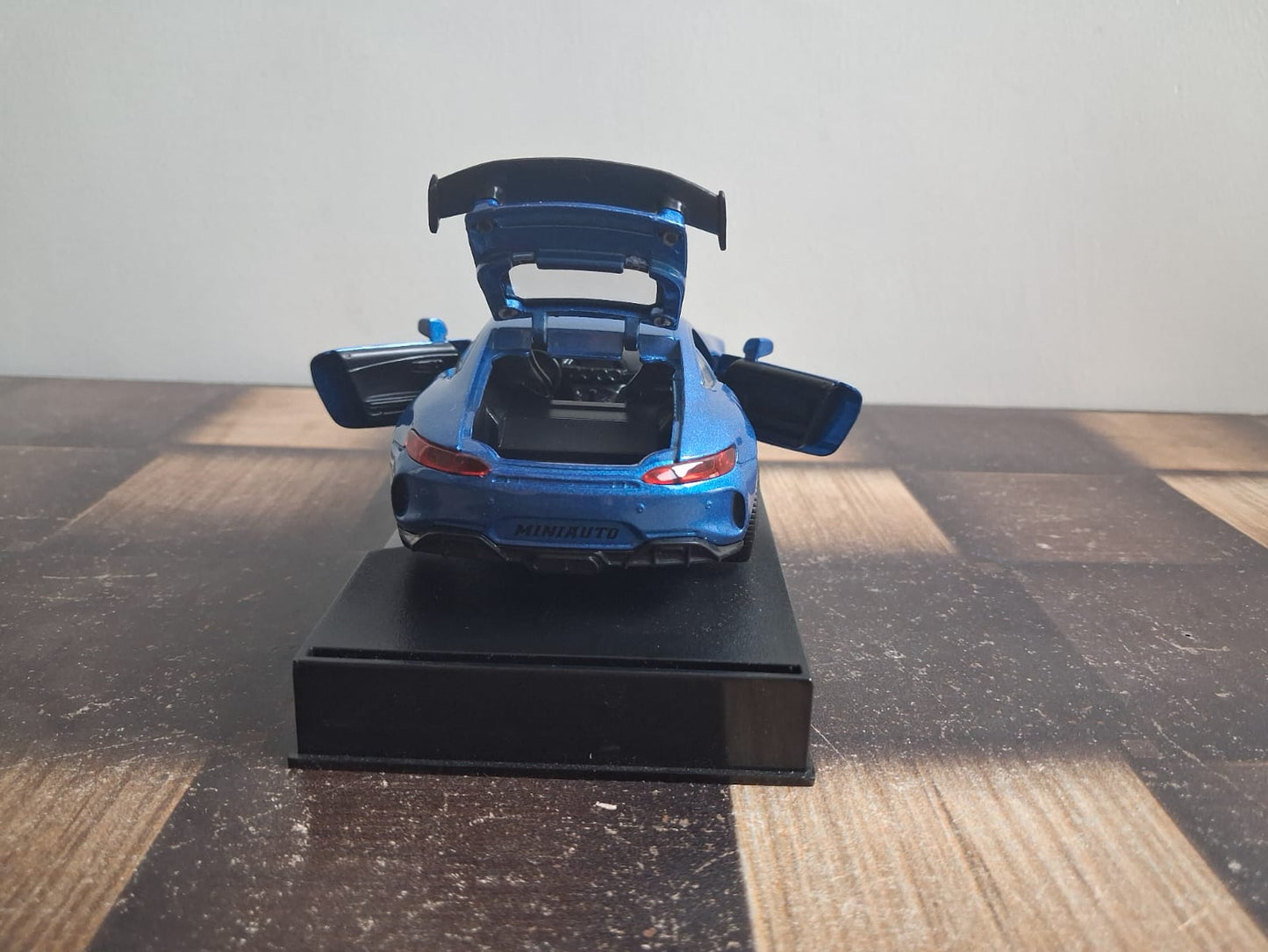 1:32 Mercedes AMG GT Die-Cast Model – Pullback, Lights & Sound, Opening Doors