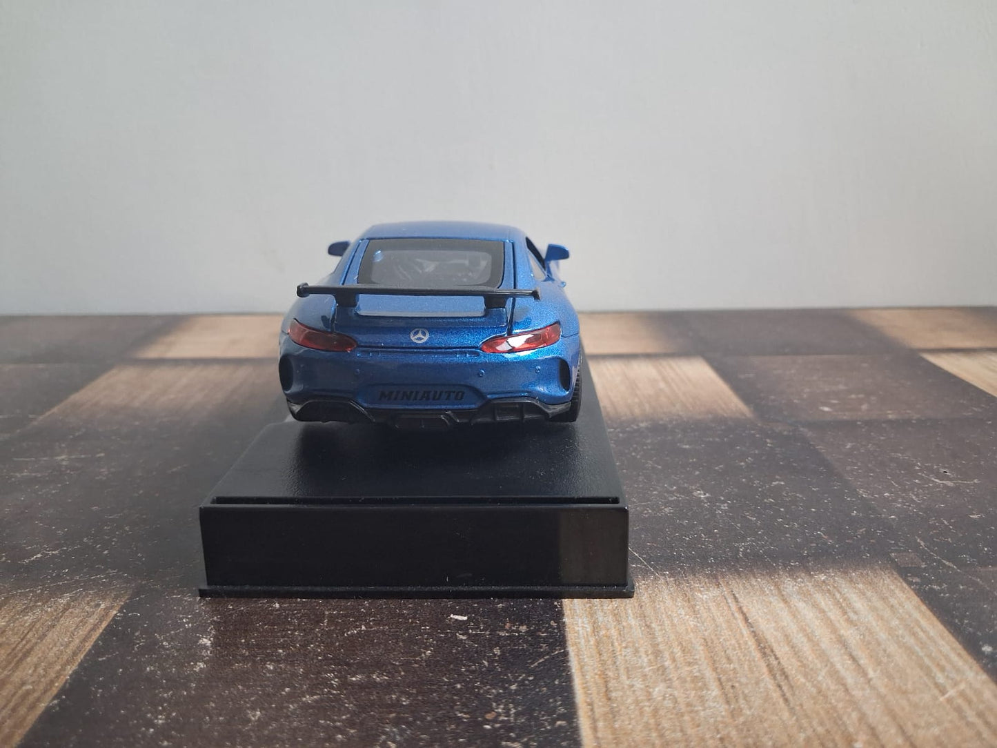1:32 Mercedes AMG GT Die-Cast Model – Pullback, Lights & Sound, Opening Doors