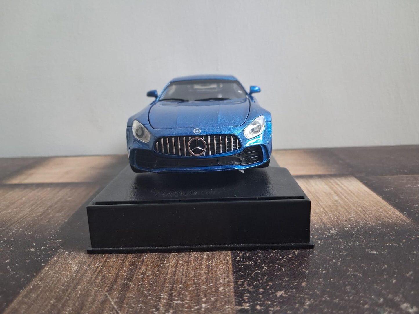 1:32 Mercedes AMG GT Die-Cast Model – Pullback, Lights & Sound, Opening Doors