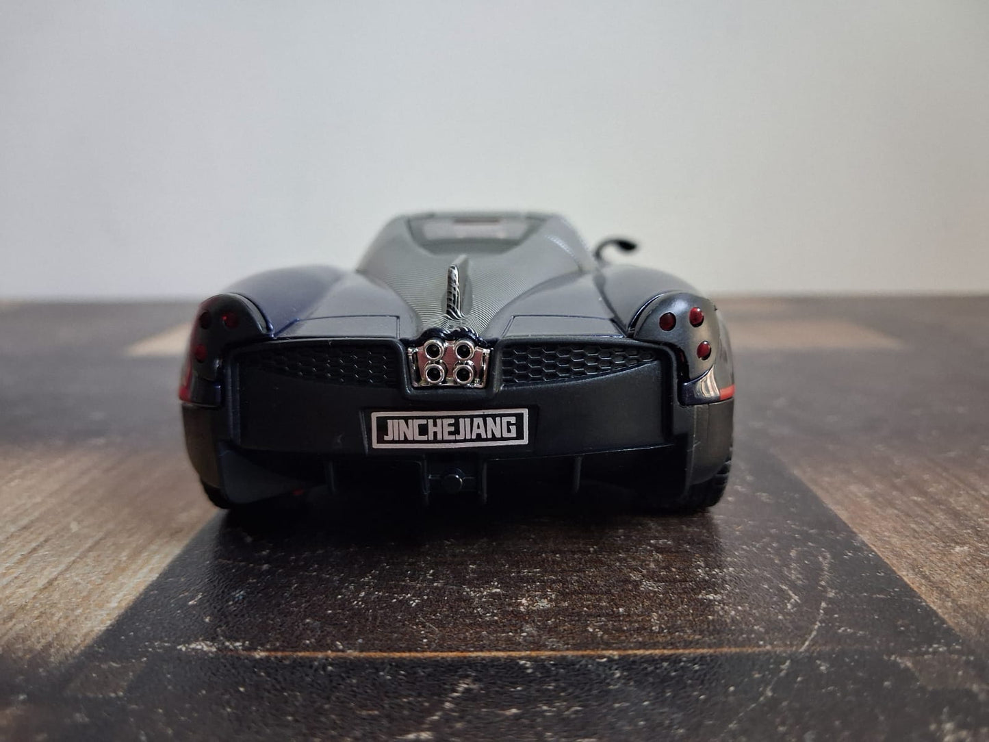 1:32 Pagani Huayra Roadster Die-Cast Model – Pullback Action & Opening Parts