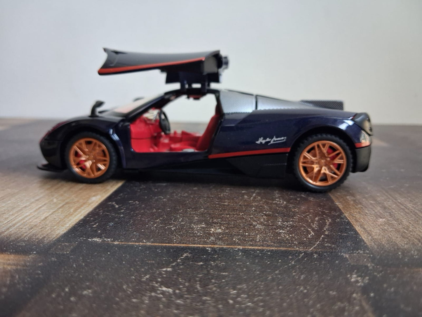 1:32 Pagani Huayra Roadster Die-Cast Model – Pullback Action & Opening Parts
